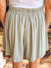 Swing Pleated Shorts | Olive