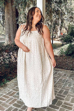 Sweet Floral Smocked Maxi Curvy | Taupe