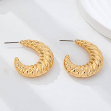 Vintage-Inspired Ribbed Earrings | Gold