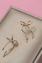 Wire Bud Stud Earring