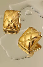 Diamond Pattern Stud |Gold