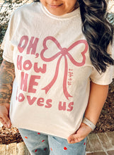 Oh How He Loves Us Tee | Cream