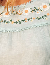 Vine Floral Embroidery Top | Mint