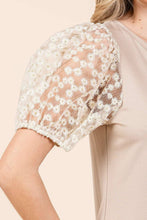 Spring Puff Sleeve Daisy Top | Taupe