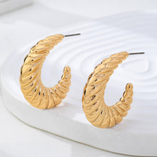 Vintage-Inspired Ribbed Earrings | Gold
