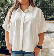 Relaxed Hidden Button Top | White