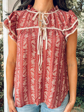 Borderline Floral Curvy Top | Burgundy