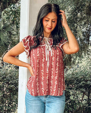 Borderline Floral Curvy Top | Burgundy