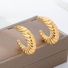 Vintage-Inspired Ribbed Earrings | Gold