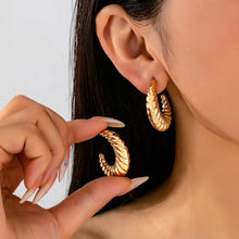 Vintage-Inspired Ribbed Earrings | Gold